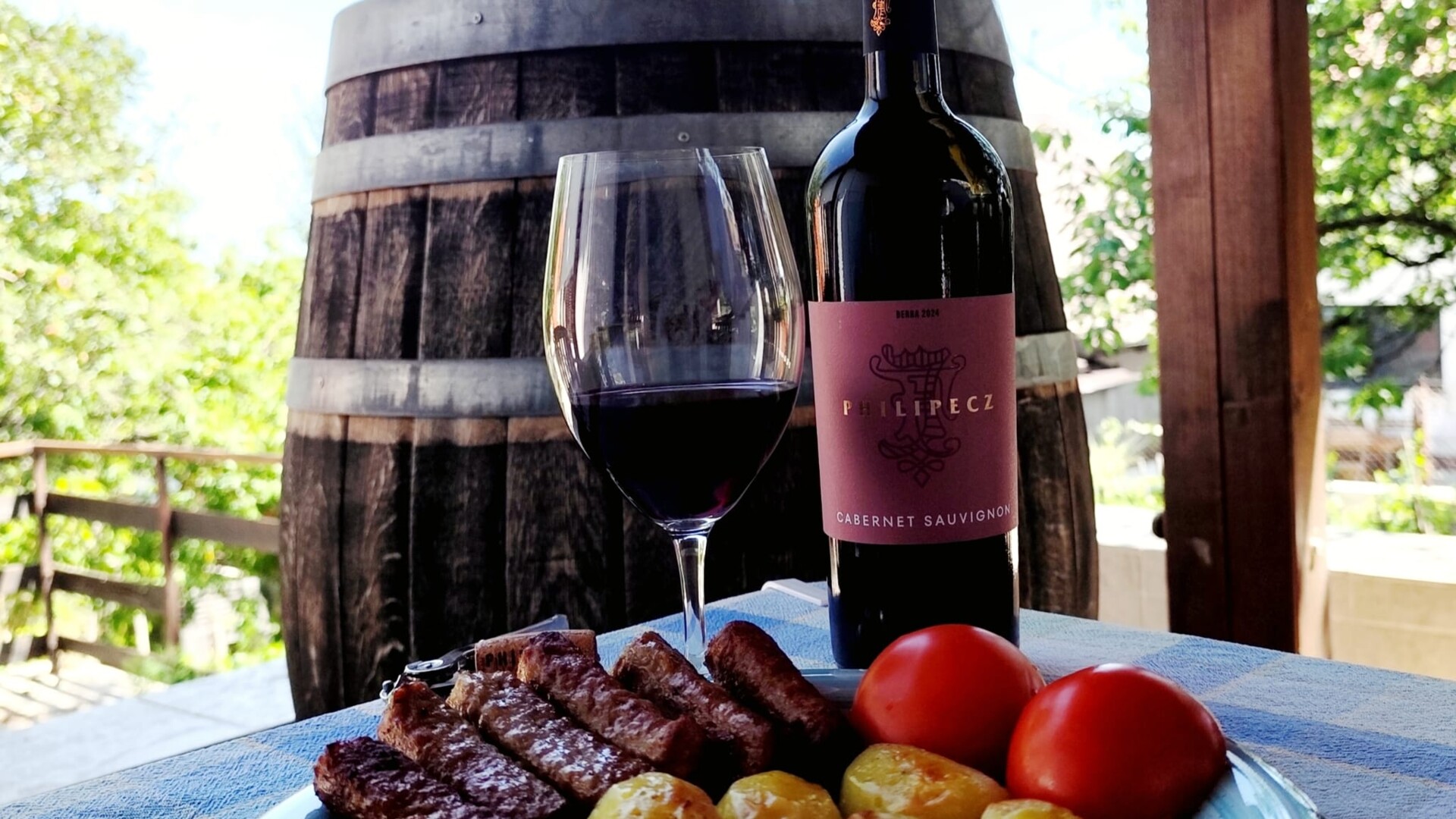 Ljetnu roštiljadu fino je pratio samoborski Cabernet sauvignon iz vinarije Philipetz kojoj je bermet zaštitni znak