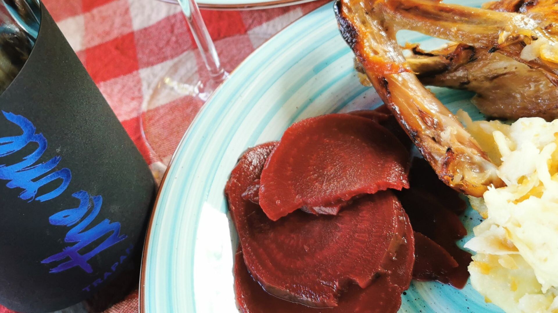 Savršen ručak: Patka, mlinci cikla i The One, pola syrah, a pola teran, koji radi jedan i jedini Bruno Trapan