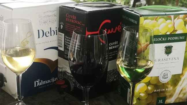 Sjećanje na 2024. godinu! Ocjenjivali smo vina iz bag-in-boxa i prvo je bilo iz Iloka, a slijedila su dva dalmatinska